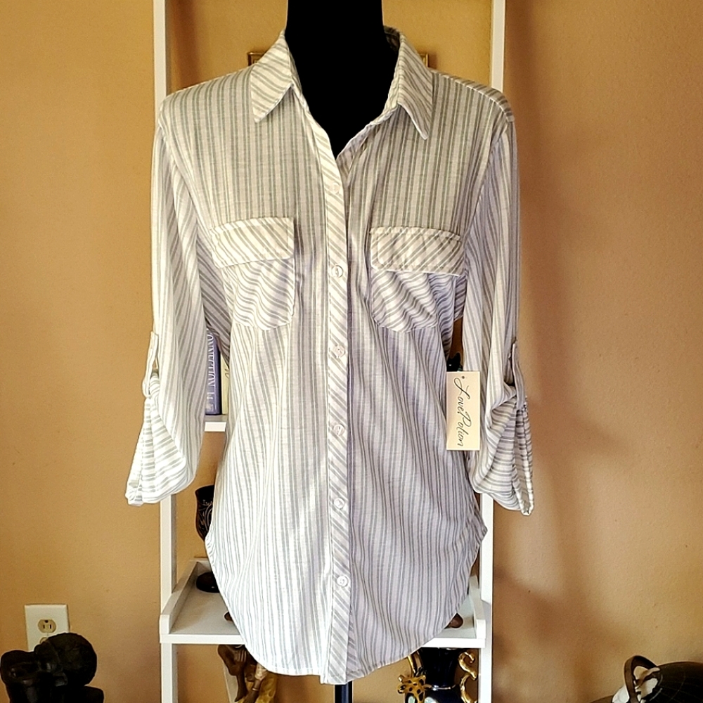 🌻Button Down..Sz L juniors